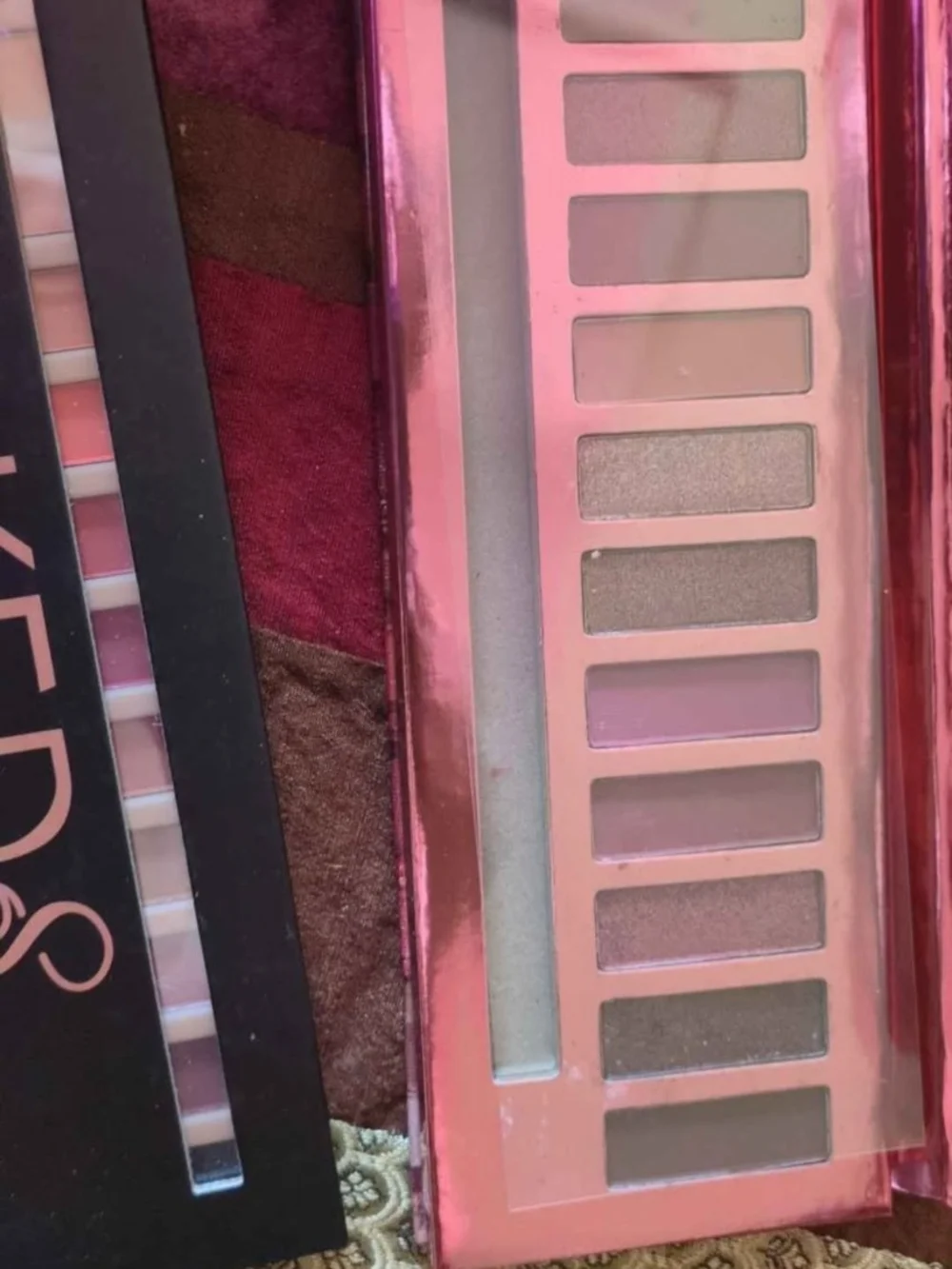 NAKED 12-Color Eyeshadow Palette – Pink, Black